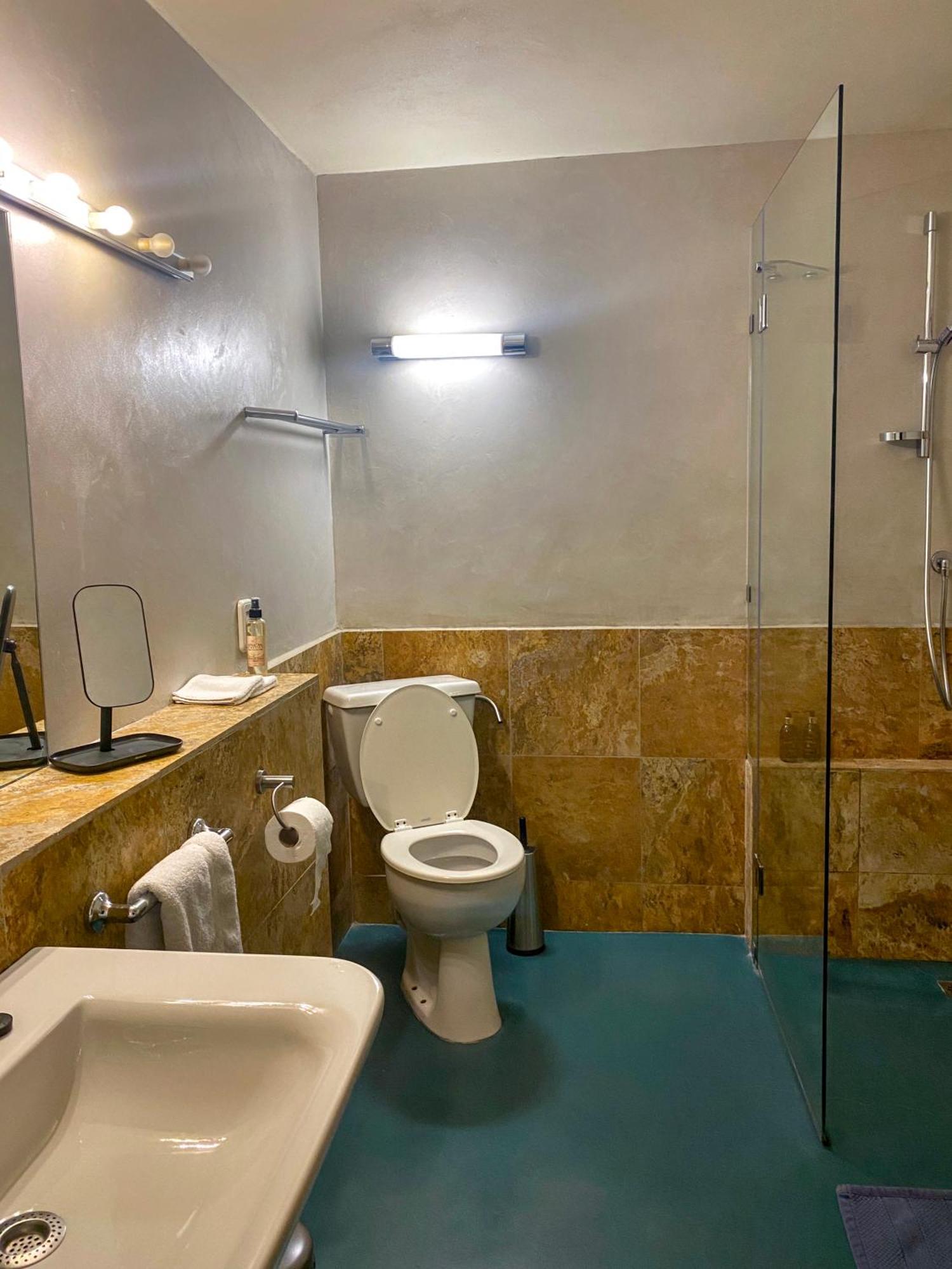 Lezard Bleu Guest House ケープタウン エクステリア 写真
