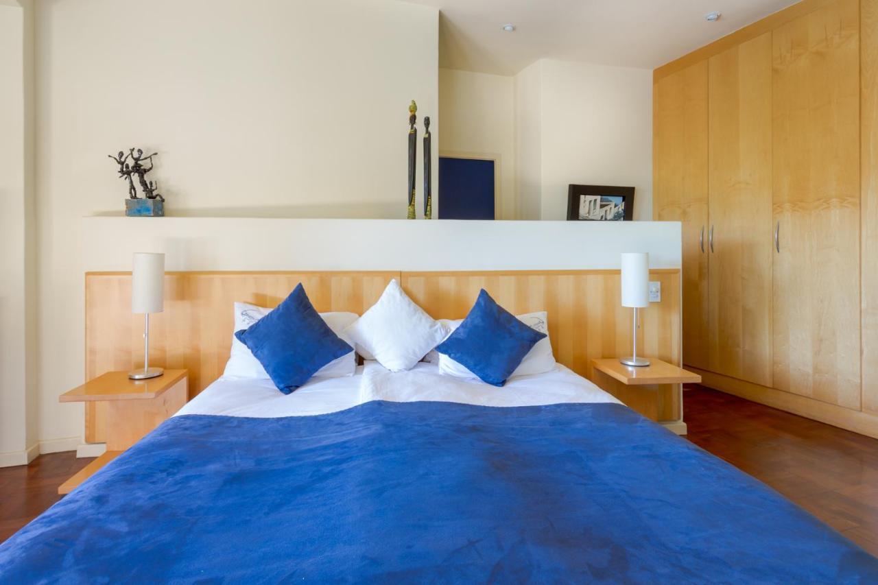 Lezard Bleu Guest House ケープタウン エクステリア 写真